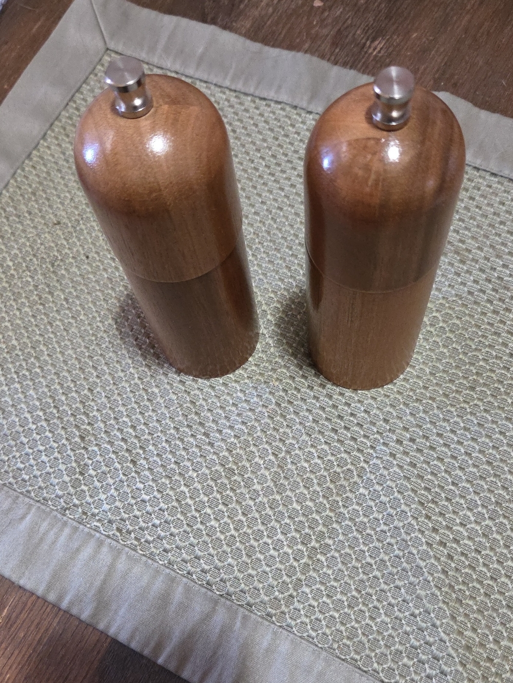 Wooden Salt and Pepper Mill Set - Brown
